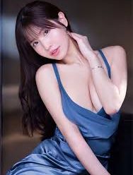 “Tsumugi Akari” นักแสดงเอวีสาวหน้าหวานที่มาพร้อมเสน่ห์ของความใสซื่อและความลึกซึ้งในมุมมองความรัก เซ็กซ์ และชีวิตจริง เบื้องหลังความน่ารักคือความคิดที่โตเกินวัยและแนวคิดในการใช้ชีวิตที่น่าสนใจอย่างยิ่ง